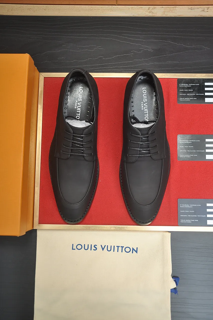 Men's men's shoes 💰500💶 [LV] (original single cowhide lining) 🍀LV's latest genuine leather business suit shoes are launched simultaneously on the official website. The first-layer cowhide imported from Italy is made of heavy gold, 💥official website 1:1 rubber outsole. Versatile to wear, high-end without losing class, and the color combination is extraordinary. This four-season style is alluring when worn on your feet, showing off your big-name flair. Standard code 38-45 (45 customized)
